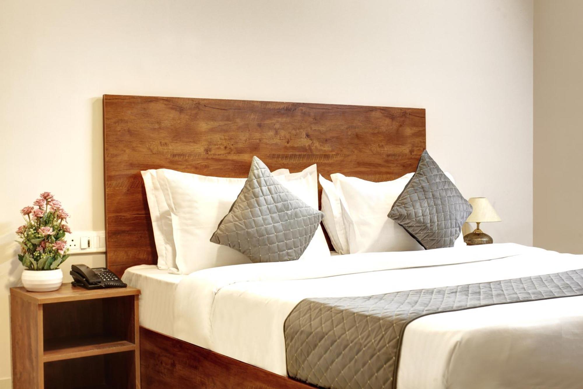Limewood Stay - Executive Huda City Center 구르가온 외부 사진