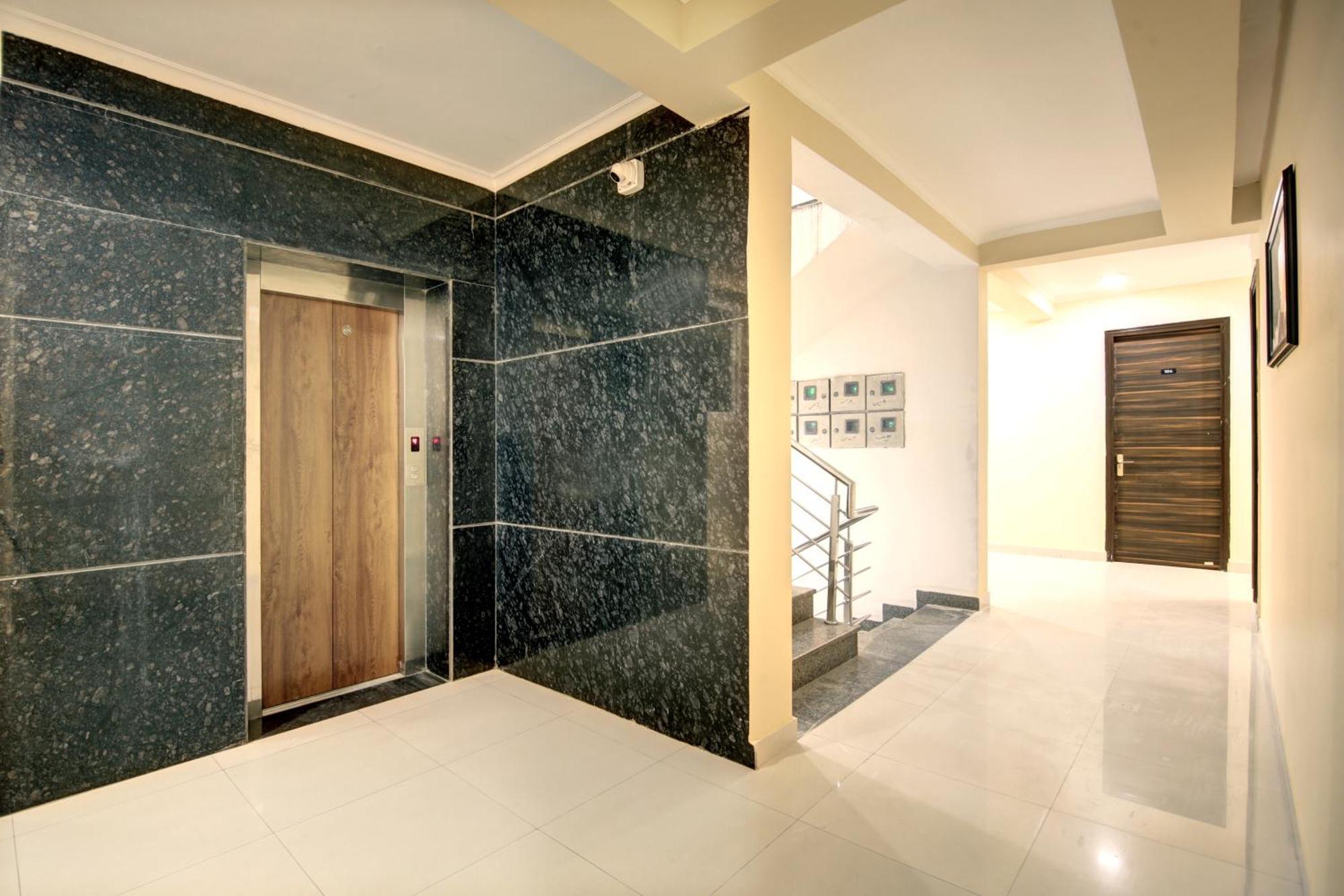 Limewood Stay - Executive Huda City Center 구르가온 외부 사진